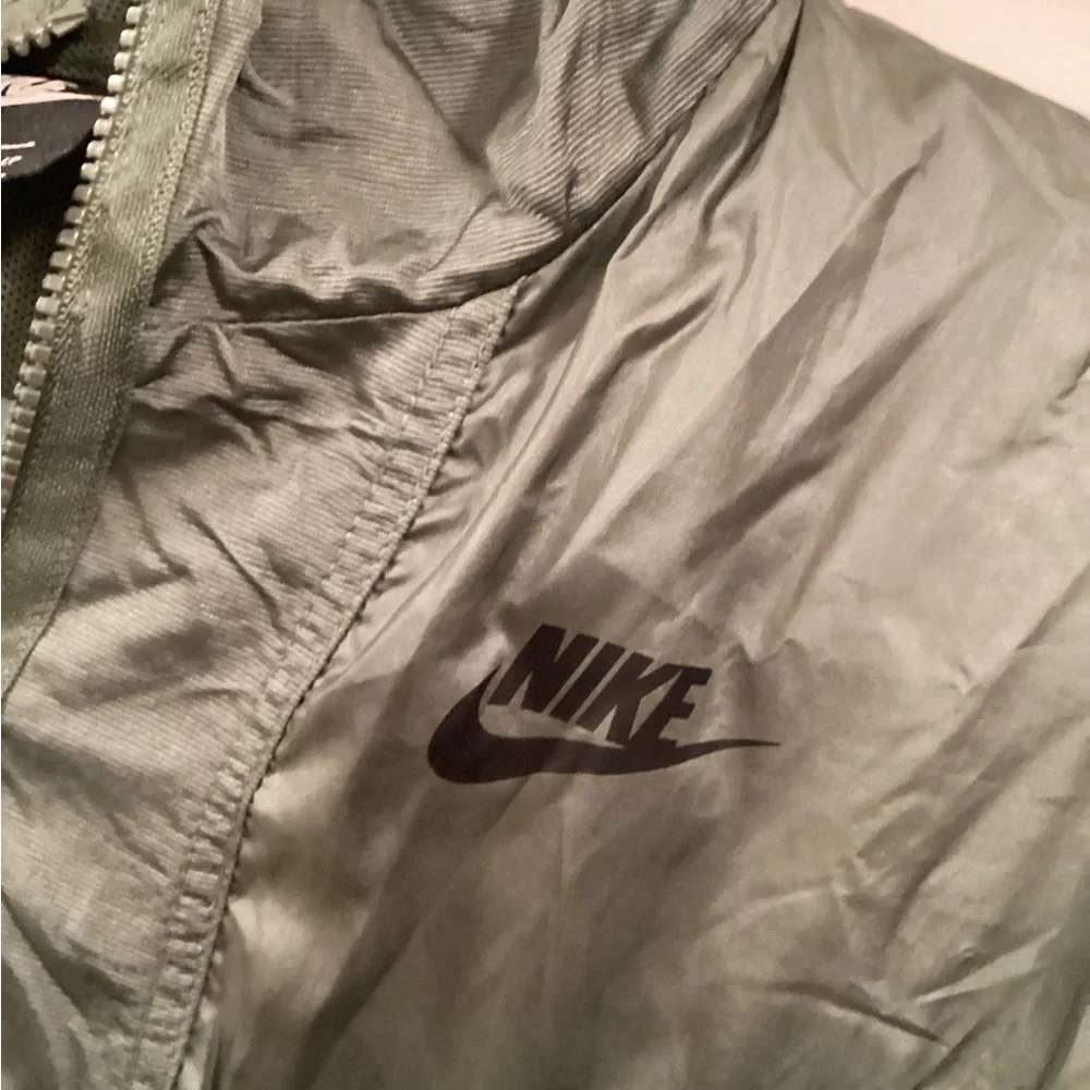 Nike Sportswear Windrunner Cargo Jacket in Green XS